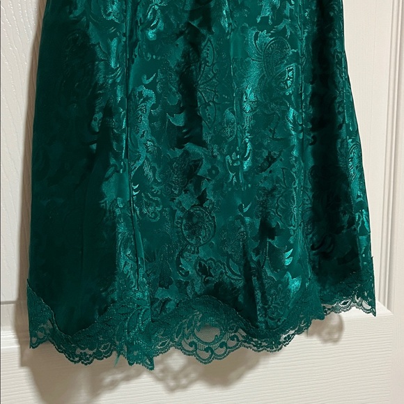 Vintage Victoria’s Secret Slip - Picture 3 of 8